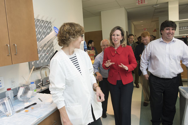 Congresswoman Barbara Comstock visits the Institute for Advanced Biomedical Research. Photo by Evan Cantwell/Creative Services/George Mason University